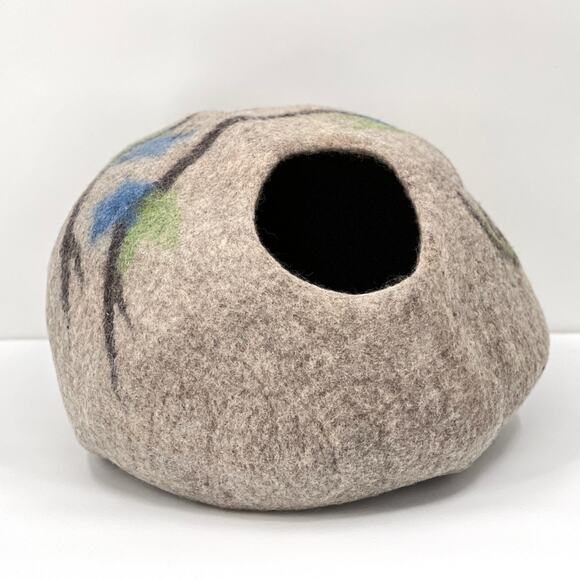 Wool Felt Cat Cave Bed Nap Cocoon Oatmeal Tan Branch Star Pattern NEW - Picture 1 of 10